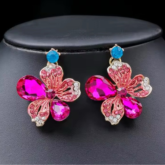 Austrian Crystal Rhinestone Necklace/Earrings - Picture 5 of 11